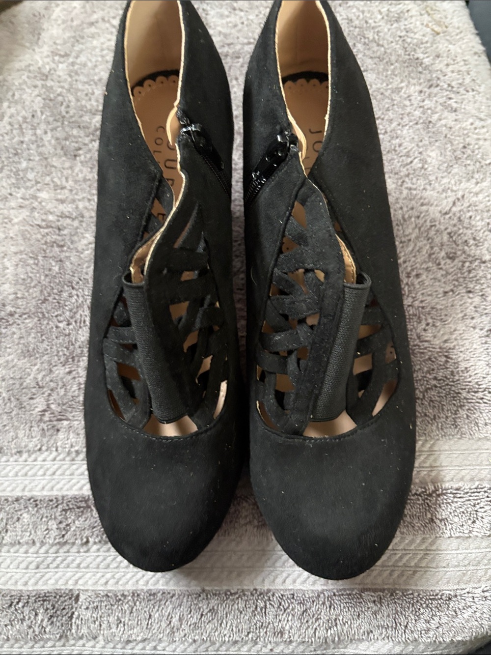 Journee Collection Black Suede Cutout Pump with Lattice Detail